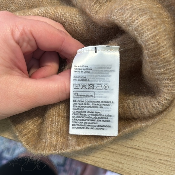H&M Casual Wool Blend Crew Neck Tan Cozy Fall Sweater Size Small - Picture 6 of 6